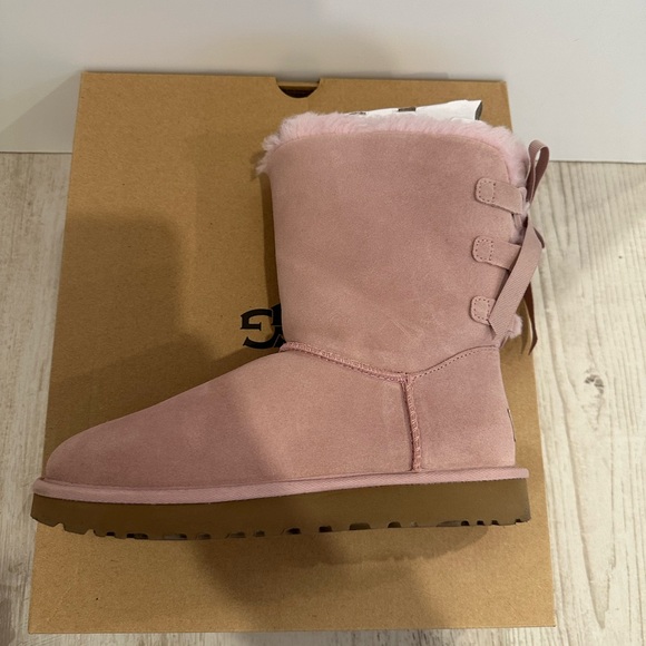 UGG Short Continuity Bow Boots In Pink Crystal - Picture 6 of 10